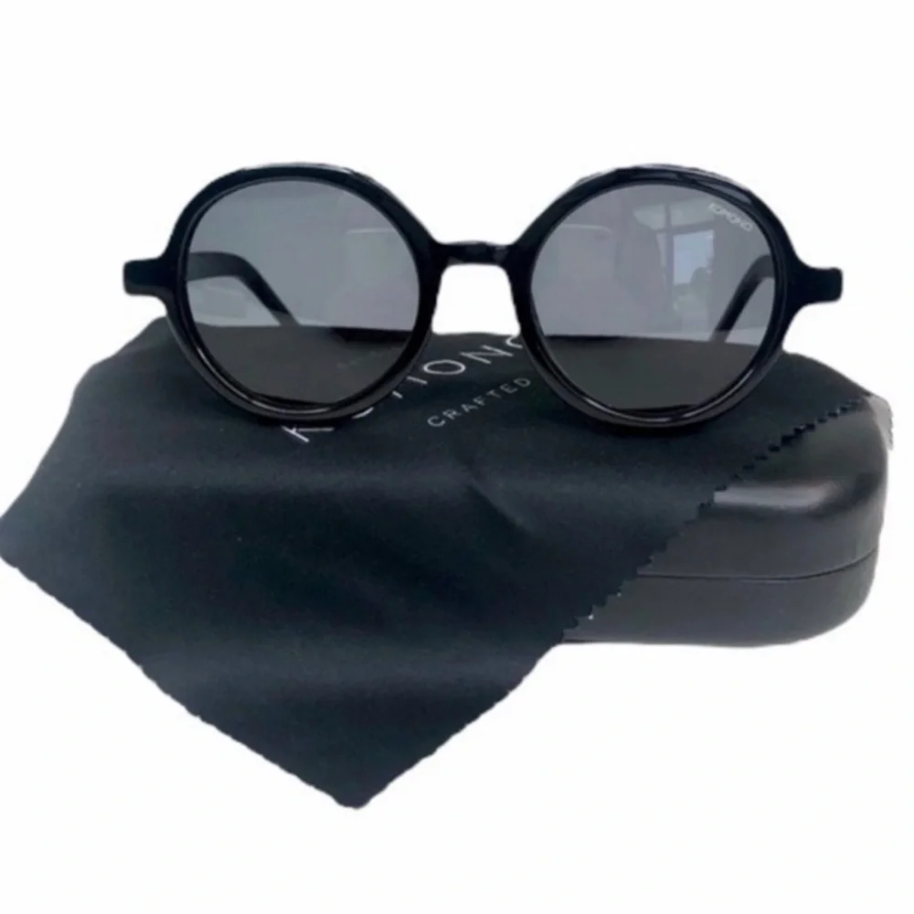 KOMOMO sunglasses The Vivien NEW Black Round NWT